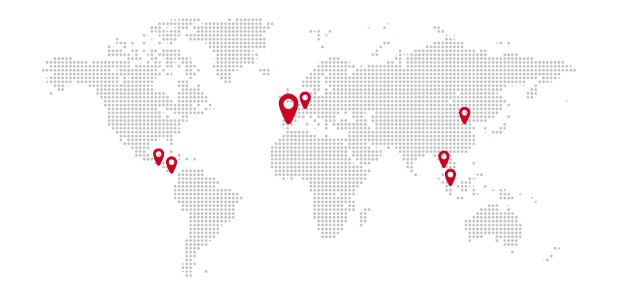 Un mapa mundial con chinchetas rojas en él